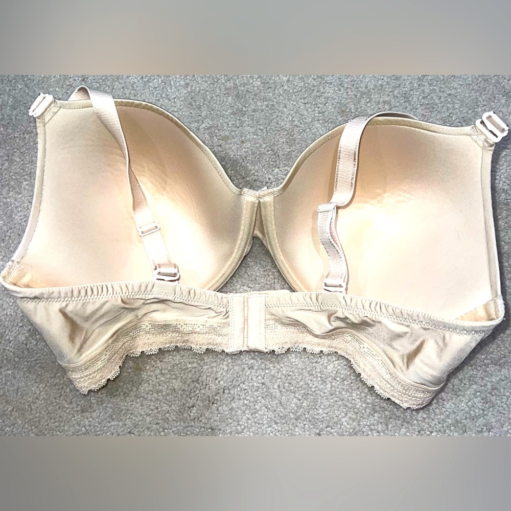 COPY - Nude like new Felina underwire convertible bra. Model N255455